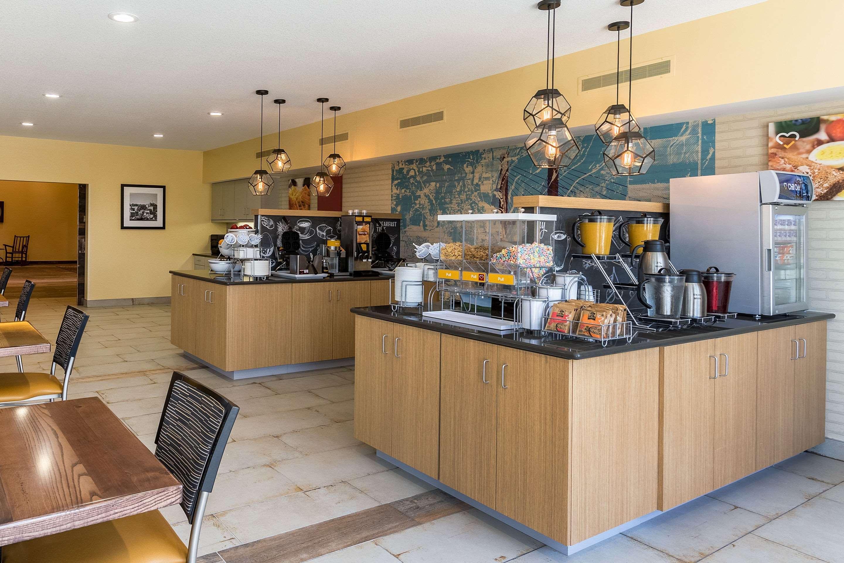 伯灵顿舒适套房酒店 外观 照片